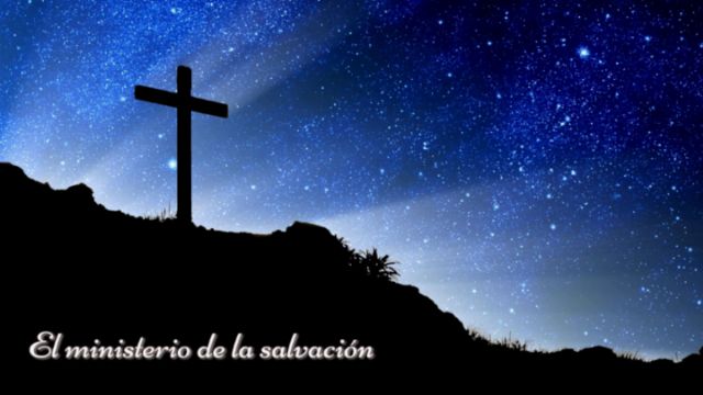 **** Silueta de una cruz en una colina con un cielo estrellado y brillante al fondo. Se puede ver el texto “El ministerio de la salvación” en un estilo elegante en la parte inferior de la imagen.