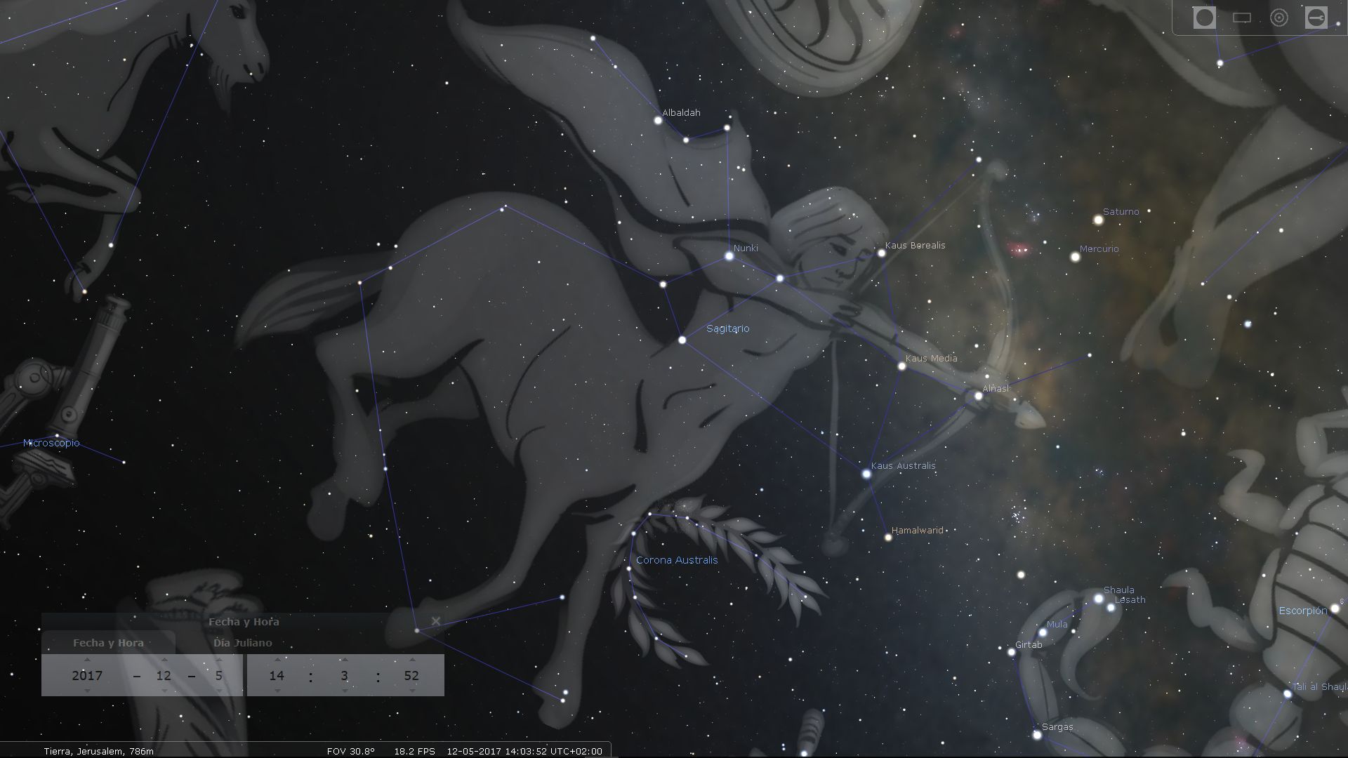 Imagen de un software astronómico mostrando la constelación del arquero en el firmamento nocturno, con líneas que conectan estrellas brillantes formando la figura de un centauro con arco. Se observan los nombres de distintas estrellas y planetas como Saturno y Mercurio. La interfaz muestra detalles técnicos como fecha y hora.