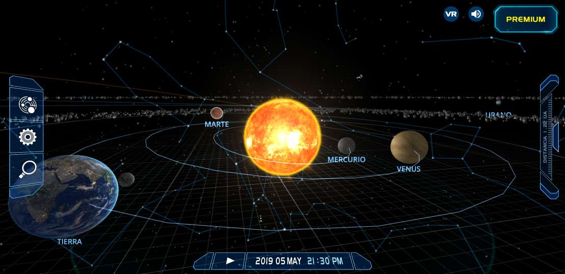 Representación visual interactiva del sistema solar mostrando la Tierra, Marte, Mercurio y Venus alineados en órbitas alrededor del Sol. Las estrellas se iluminan en el fondo formando diseños de constelaciones reconocibles contra un cielo nocturno digital.