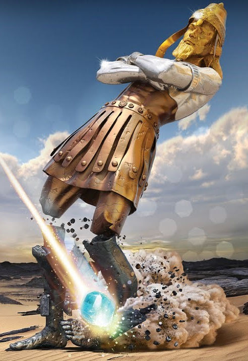 Una obra de arte dramática que muestra una figura metálica adornada con oro con un atuendo de guerrero antiguo, que empuja una espada brillante hacia abajo donde golpea una roca, lo que provoca un estallido radiante de luz y partículas dispersas, frente a un paisaje desértico bajo un cielo nublado.