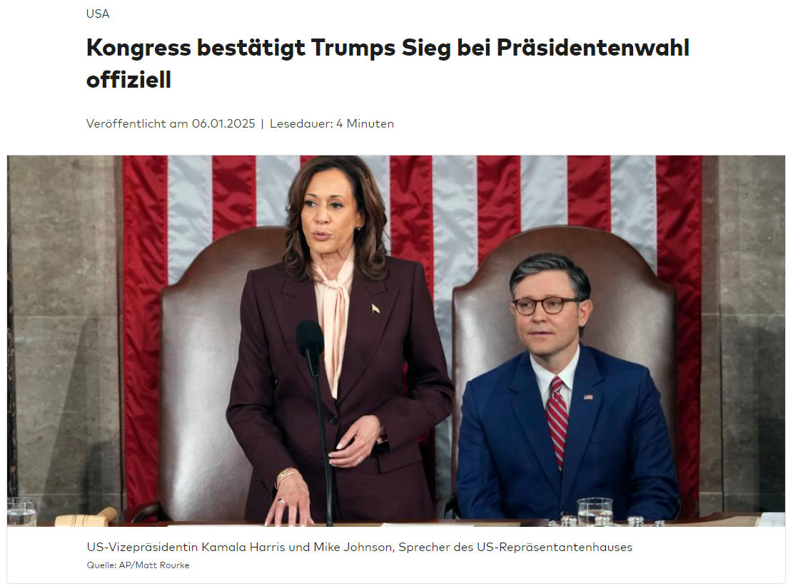 US-Vizepräsidentin Kamala Harris hält eine Rede bei einer offiziellen Veranstaltung, während Mike Johnson, Sprecher des US-Repräsentantenhauses, neben ihr steht. Beide Personen sind formell gekleidet und befinden sich vor einem Hintergrund, der durch rote und weiße Streifen sowie einen steinernen Bogen charakterisiert ist.