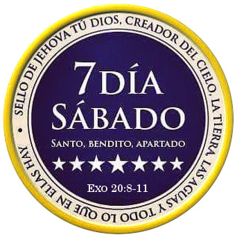 Insignia circular con fondo morado y texto dorado que dice "7 Día Sábado" en el centro y "Sello de Jehová tu Dios, Creador del cielo y la tierra" alrededor. Debajo, "Santo, bendito, apartado" y la cita bíblica "Exo 20:8-11". Rodeando el borde hay doce estrellas doradas.