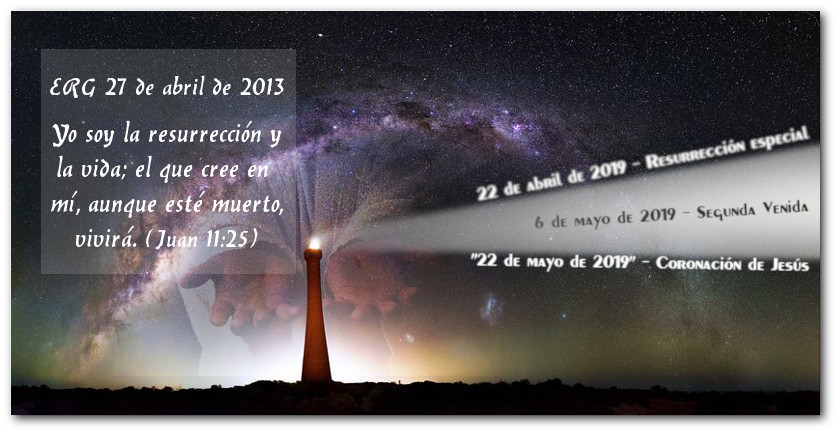 Imagen que combina elementos celestiales y citas bíblicas. Muestra un cielo estrellado con un gran faro que emite luz hacia el cielo nocturno plagado de estrellas y nebulosas. Incorpora un panel con textos referentes a eventos importantes y fechas acompañadas de versículos bíblicos, como Juan 11:25 que habla sobre la resurrección y la vida.