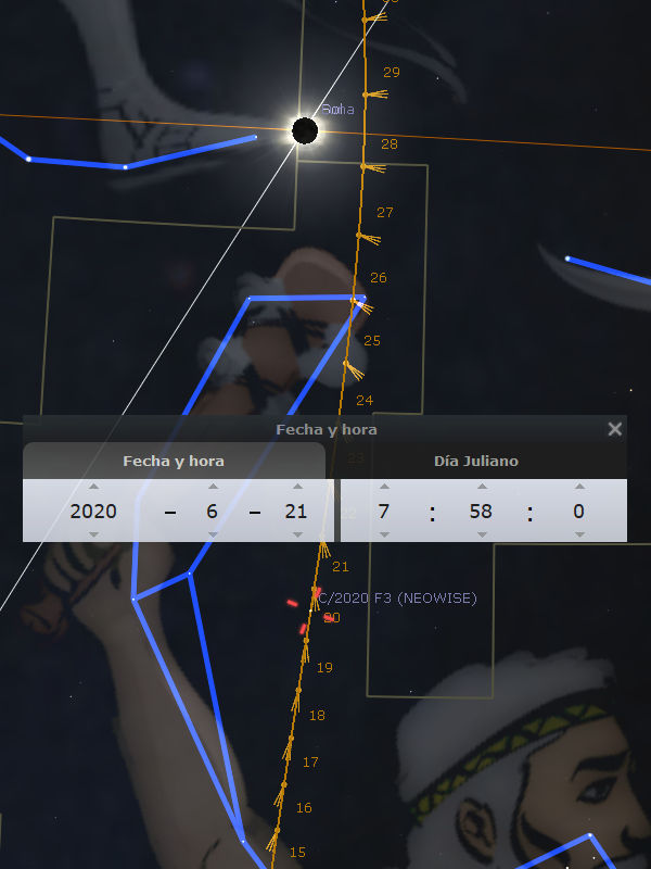 Imagen de un software de astronomía mostrando una simulación del cielo nocturno con la trayectoria del cometa C/2020 F3 (NEOWISE) marcada en amarillo cruzando una región celestial. Al centro, hay un eclipse solar iluminado que contrasta intensamente con el fondo oscuro. En la interfaz del programa se observa una etiqueta con la fecha "2020-6-21" y otra con la hora "7:58:0" en notación de 24 horas, además de un calendario juliano.