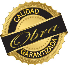 Sello dorado con estrellas en el borde y un texto en negro que dice "Calidad Obra Garantizada", indicando un alto estándar de excelencia en un producto o servicio.