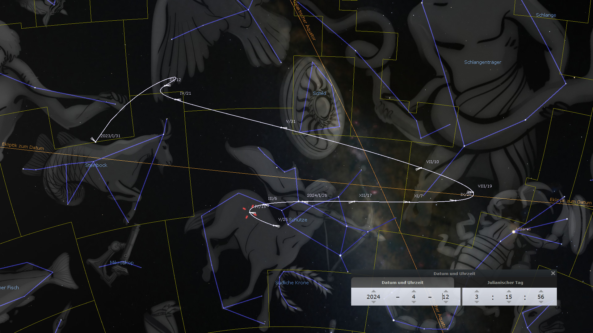Digitale Darstellung der Sternbilder und visuelle Elemente des Mazzaroth im nächtlichen Himmel, umgeben von gelblichen Koordinatenlinien und einem Bereich zur Anzeige von Datum und Uhrzeit. Verschiedene Konstellationen werden mit hellblauen Linien hervorgehoben und beinhalten so genannte Beschreibungen wie „Steinbock“ und „Schlangenträger“.
