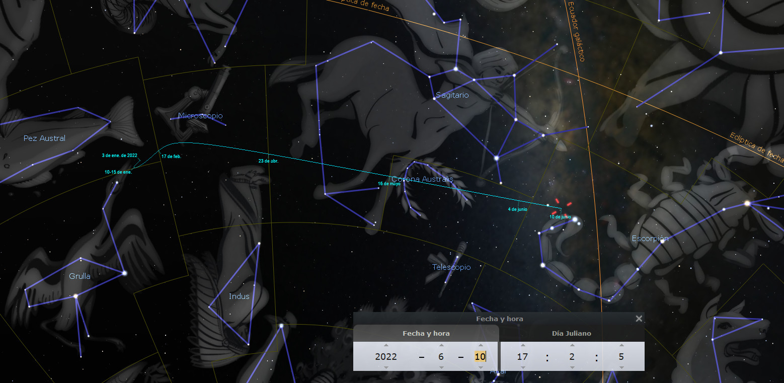 Imagen digital detallada del cielo nocturno mostrando diversas constelaciones con nombres y líneas que forman las figuras de cada agrupación estelar. Incluye constelaciones como GruIla, Indus y diagramas que indican ubicaciones celestes relevantes, junto con una interfaz de usuario que muestra fecha y coordenadas astronómicas en detalle.