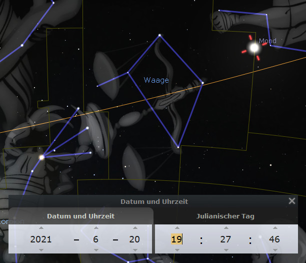Astronomische Software zeigt eine Konstellation im Sternbild Mazzaroth, markiert mit blauen Linien. Der Mond leuchtet hell neben der markierten Konstellation. Die Anzeige enthält Datum und Uhrzeit des Julianischen Tages im Jahr 2021.