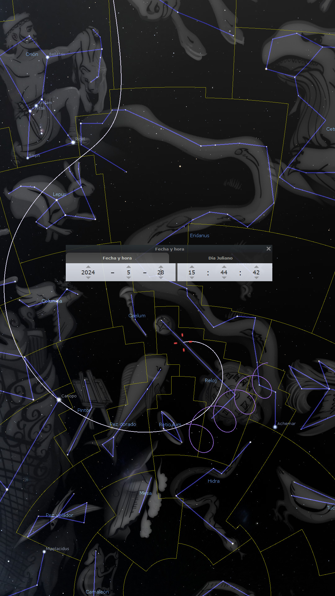 Ilustración digital detallada de un cielo nocturno estrellado con constelaciones y sus nombres, como Orión y Cetus, conectadas con líneas amarillas. Se incluyen figuras mitológicas y un panel de fecha y hora que señala un momento específico en el futuro.